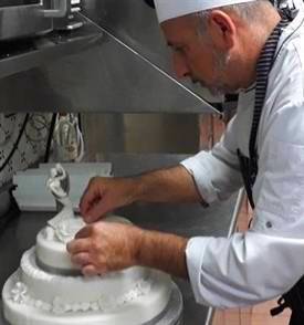 Lavori sulla torta nunziale