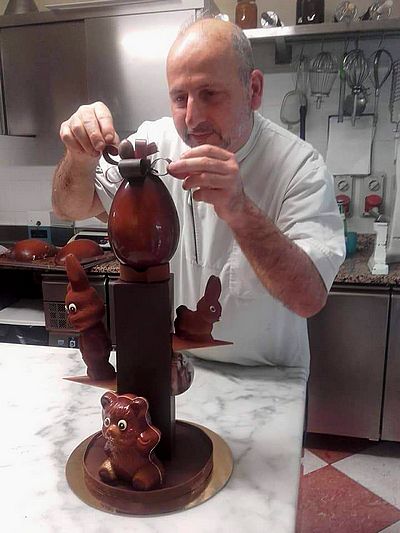 Travail sur une piece en chocolat