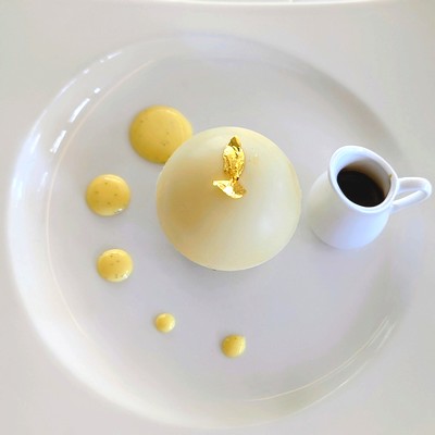 Sphere en chocolat blanc